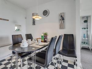 Apartment Maura - 2-3km from the sea by Interhome