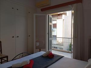 Quiet private room in a dormitory 5 from metro