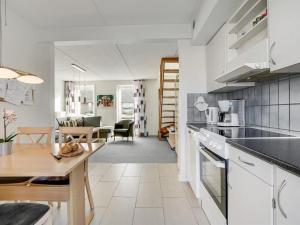 Apartment Ginger - 2-3km from the sea by Interhome