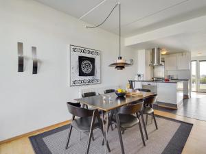 Apartment Jurviis - 100m from the sea by Interhome