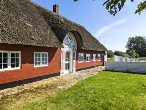 Apartment Willi - 3km from the sea by Interhome