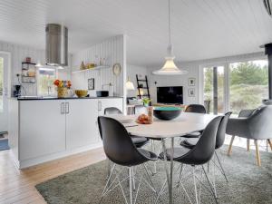 Holiday Home Fredrikka - 3-9km from the sea by Interhome