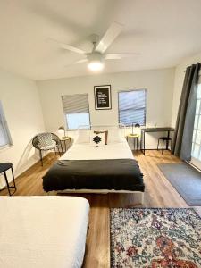 10 Beds, 2 Homes, Hot - Tub Near Downtown!