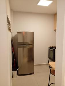 Apto Centro frente ao muffato Av Celso Garcia Cid 479