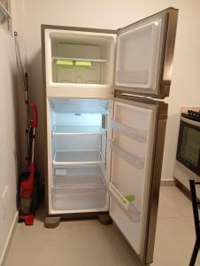 Apto Centro frente ao muffato Av Celso Garcia Cid 479