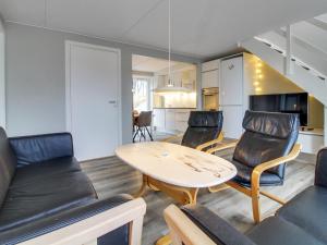 Apartment Anouk - 1-7km from the sea by Interhome