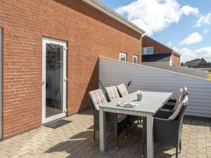 Apartment Anouk - 1-7km from the sea by Interhome