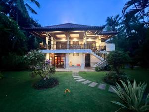 Villa Tunjung- 3BR, infinity pool, staff