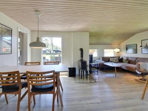 Holiday Home Solborg - 400m from the sea by Interhome