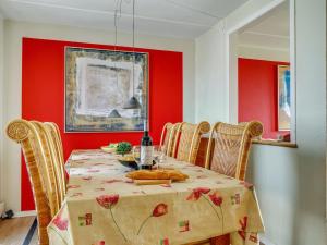 Apartment Fotij - 2-3km from the sea by Interhome