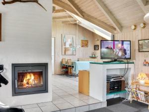 Holiday Home Angelika - 1-6km from the sea by Interhome