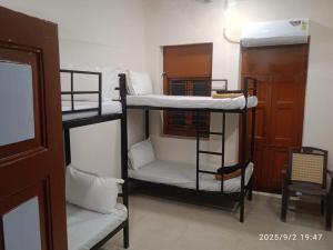 Hotel Galaxy Executive Guest House & AC Dormitory