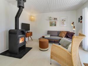 Holiday Home Aulikki - 900m from the sea by Interhome