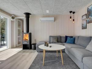 Holiday Home Arnetta - 1-5km from the sea by Interhome