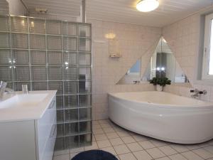 Holiday Home Emmarenze - 400m from the sea by Interhome