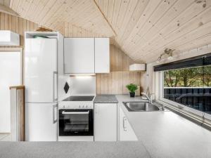 Holiday Home Hothbrod - 1-2km from the sea by Interhome