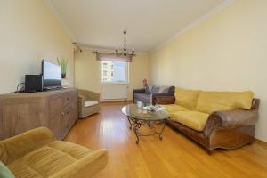 Practical Apartment with Parking in Warsaw Bialoleka by Noclegi Renters