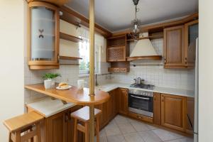 Practical Apartment with Parking in Warsaw Bialoleka by Noclegi Renters