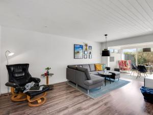 Holiday Home Clemence - 900m from the sea by Interhome