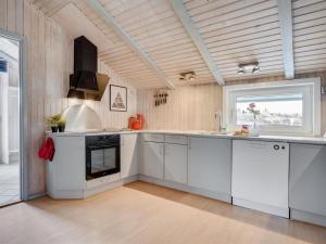 Holiday Home Tennie - 300m from the sea by Interhome