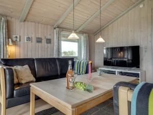 Holiday Home Tennie - 300m from the sea by Interhome