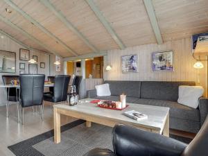 Holiday Home Tennie - 300m from the sea by Interhome
