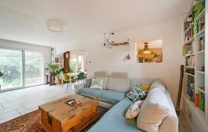 Gorgeous Home In Rochefort Du Gard