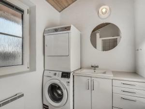 Holiday Home Ingmund - 2km from the sea by Interhome