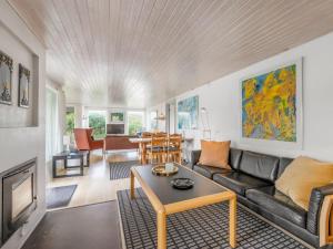 Holiday Home Nicolaus - from the sea by Interhome