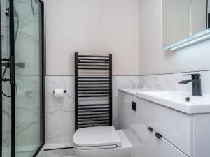 Pass the Keys Beautiful Modern Historical Flat Close to Castle