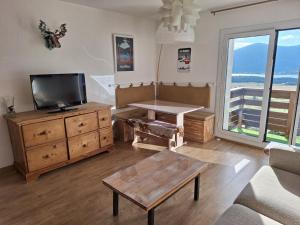 Appartement 2 pièces avec balcon et cuisine équipée aux Angles - FR-1-593-109