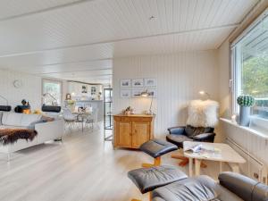 Holiday Home Ursel - 800m from the sea by Interhome