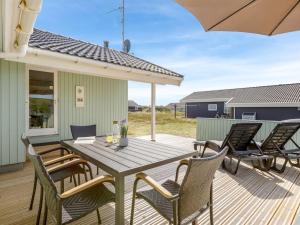 Holiday Home Zaga - from the sea by Interhome