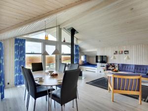 Holiday Home Zaga - from the sea by Interhome