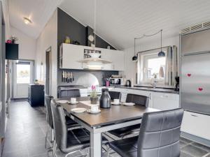 Holiday Home Esir - 800m from the sea by Interhome