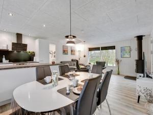 Holiday Home Øn - from the sea by Interhome