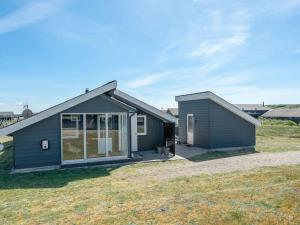 Holiday Home Henning - from the sea by Interhome