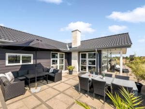 Holiday Home Ennie - from the sea by Interhome