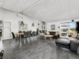 Holiday Home Ennie - from the sea by Interhome