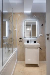 Central Spacious Apartment 907 B5