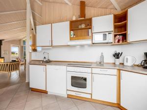 Holiday Home Eemil - 700m from the sea by Interhome