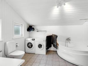 Holiday Home Antto - 900m from the sea by Interhome