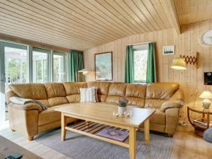 Holiday Home Hughlek - 900m from the sea by Interhome