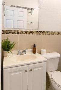 Downtown Miami full apartment with kitchen