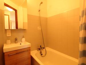 Appartement 2 pièces 5 pers, pied des pistes, garage privé, proche village et commerces - FR-1-572-57