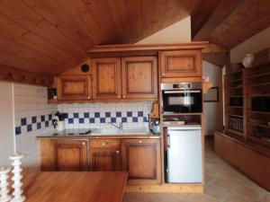 4 pièces spacieux bien équipé avec Wi-Fi et parking, au pied du ski bus - FR-1-572-241