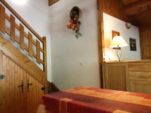 Appartement cosy 5 pers., pied des pistes, balcon est, proche commerces, parking & services - FR-1-572-94
