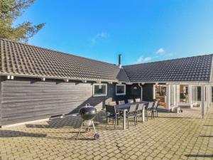 Holiday Home Synnöve - 550m from the sea by Interhome