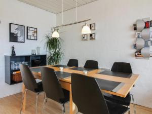 Apartment Skarp - 500m from the sea by Interhome