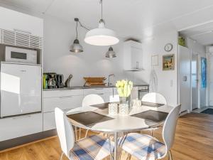 Apartment Risker - 70m from the sea by Interhome